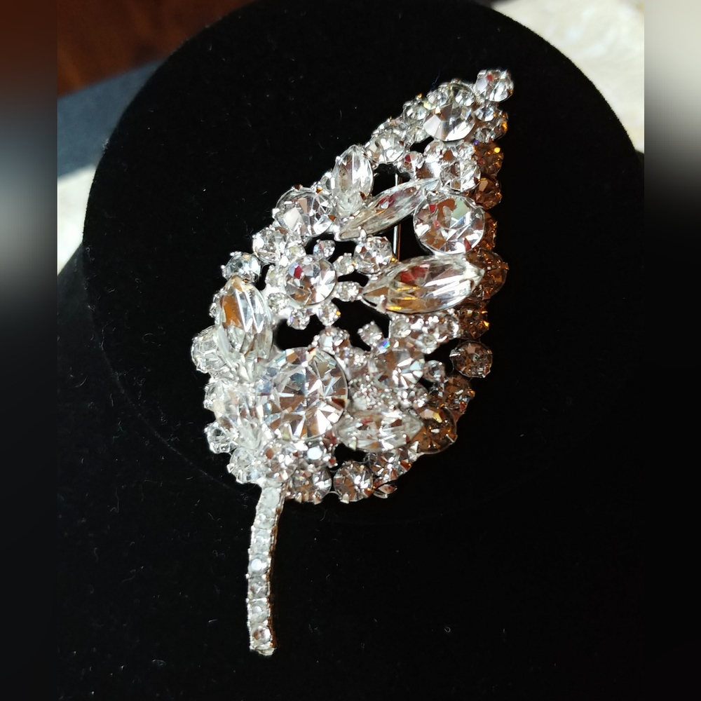 Spectacular Vintage 1960s Juliana D&E Rhinestone Leaf Brooch Pin